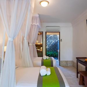 Standard Twin room Patio